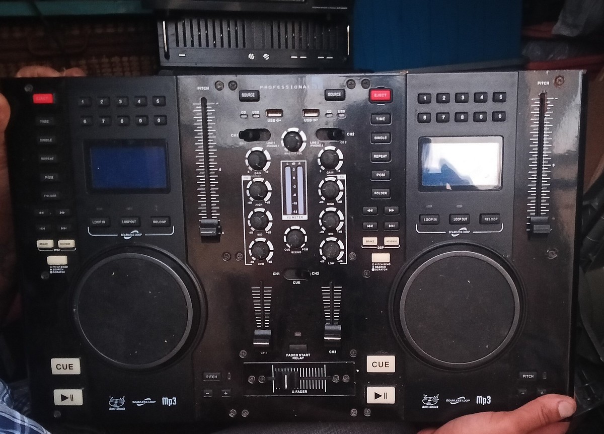 Edison Scratch 2500 MKIV Professional Dual CD USB MP3 DJ Audio