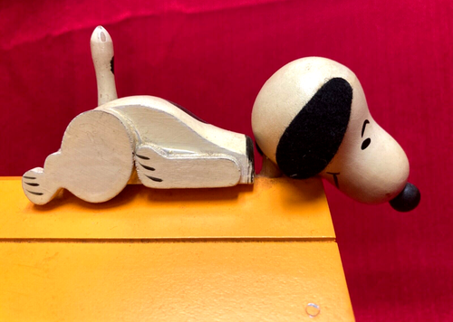 NEW VINTAGE PEANUTS / SNOOPY 1970 SCHMID LTD EDITION MUSIC BOX - Picture 8 of 11