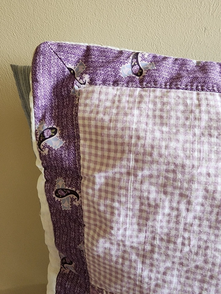 Juego de 3 fundas de almohada estándar American Hometex acolchadas cachemira púrpura en mal estado Foto 3 de 4