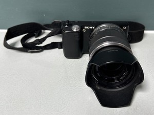 Sony Alpha NEX-5 14.2MP Camera 18-55mm OSS Lens, Flash, Battery, Charger Bundle