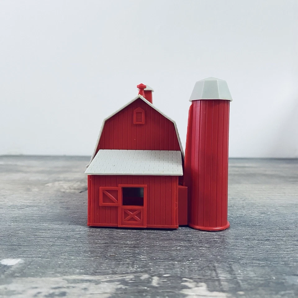 Винтажный Bachmann Plasticville, США Молочный сарай 1622 красный неполный - Изображение 4 из 4