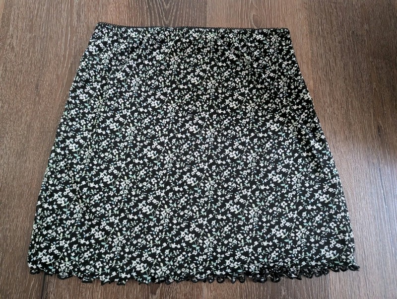 Urban Outfitters Womens Floral Chiffon Lace Mini Skirt Size Medium Pull On Lined