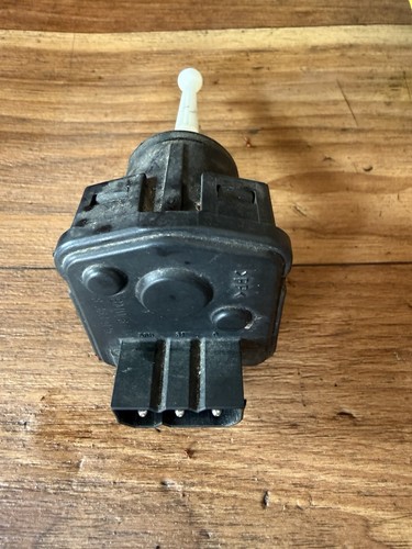1x BMW E36 Limo Coupe Cabrio Touring Stellmotor Scheinwerfer 67 16 8 363 925