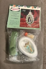 Vintage LeeWards "Christmas Carol" Boutique  Ornament Kit 16-46819 NOS