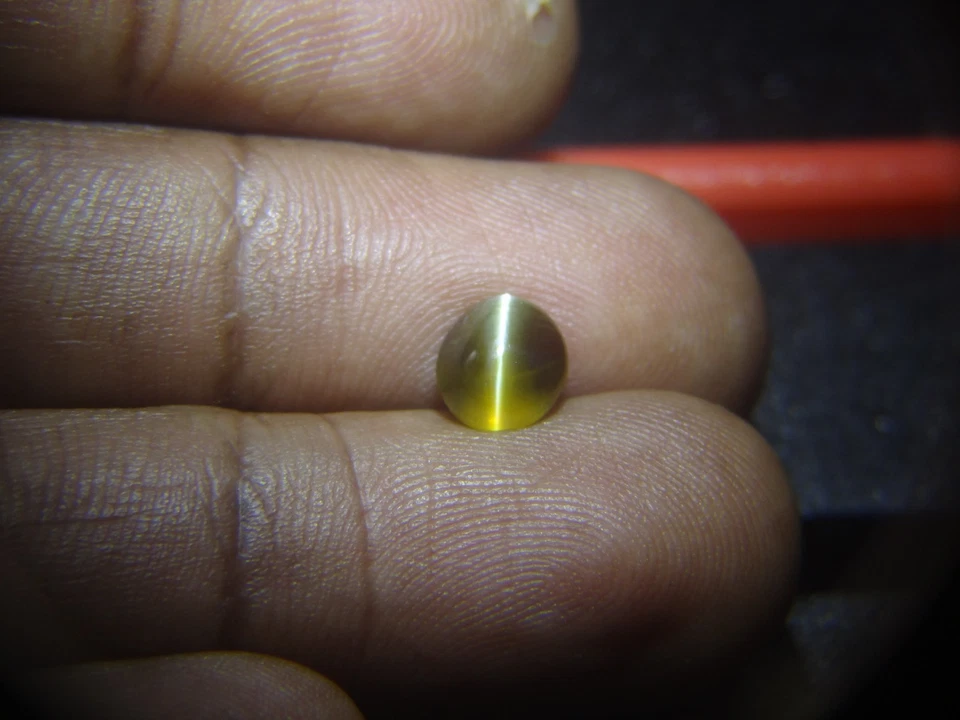 1.70 CTs REAL HONEY CHRYSOBERYL CATS EYE SHARP RAY CEYLON NATURAL GEMSTONE - Image 3 of 3