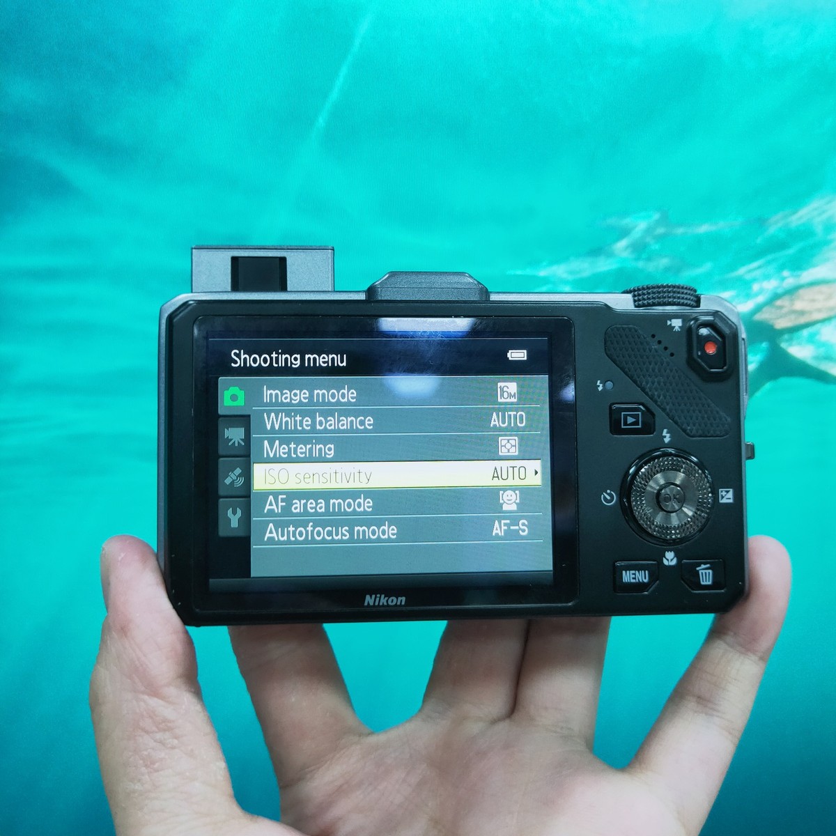 Nikon COOLPIX S9300 16.0MP Digital Camera 18x Optica Zoom Works