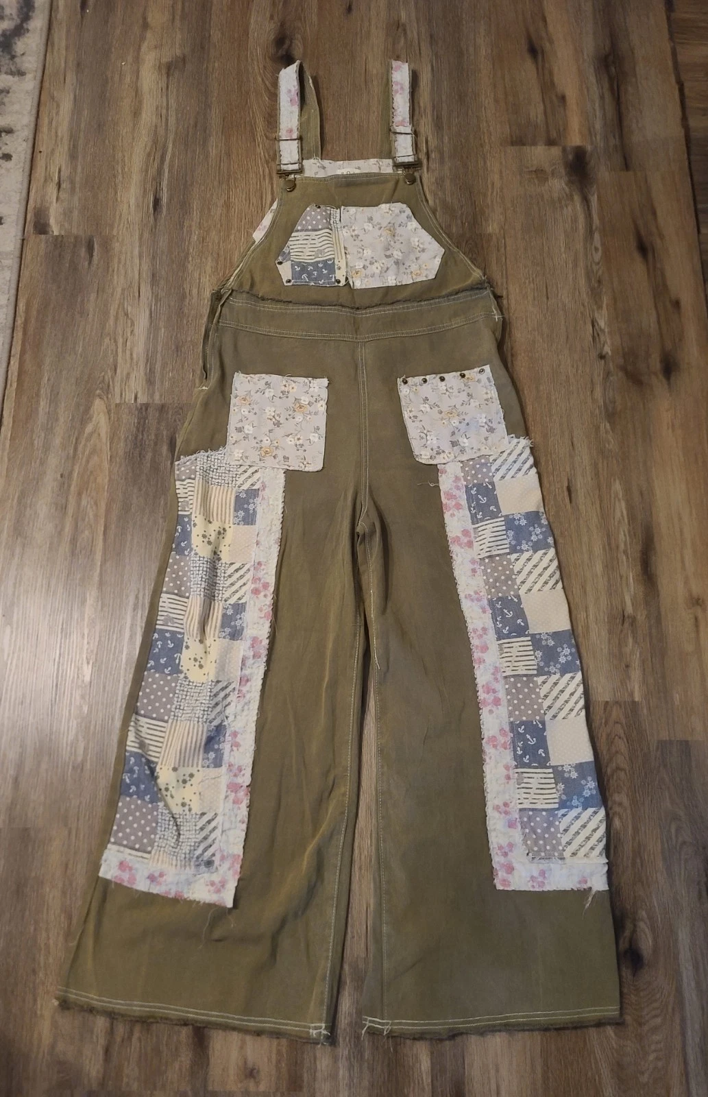POL Overalls Womens L Green Patchwork Embroidered Wide Leg Fairy Festival Hippie
Opens in a new wind