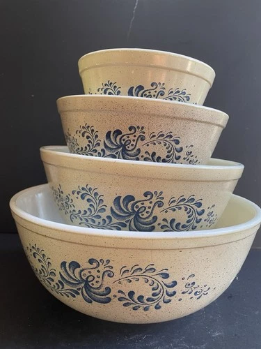 SET of 4 Vintage PYREX Homestead NESTING MIXING BOWLS 401-404