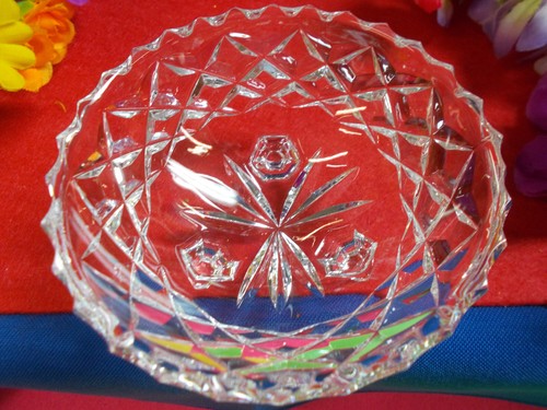 LOVELY GLASS 3 FOOTED DESERT BOWL - LOVELY EDGING AND PATTERNS VGC # 429 - Picture 3 of 23
