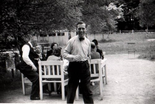Garden Party Life in Denmark 1900 - 1950s Rare Vintage Photo Small Size 9x6cm - 第 1/1 張圖片