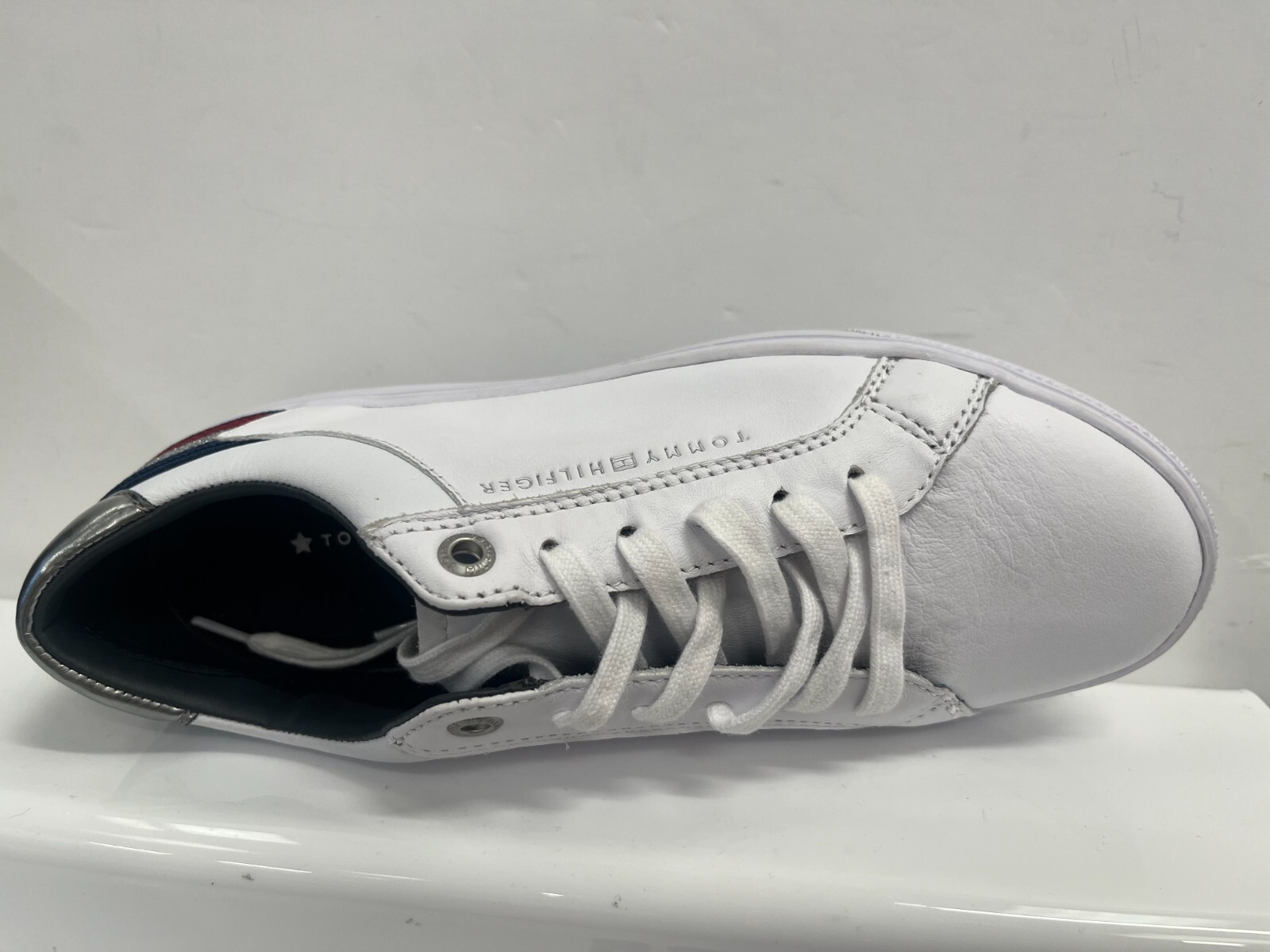 Tommy Hilfiger Essential Sneakers UK 3.5 | Stylish Comfort image 3