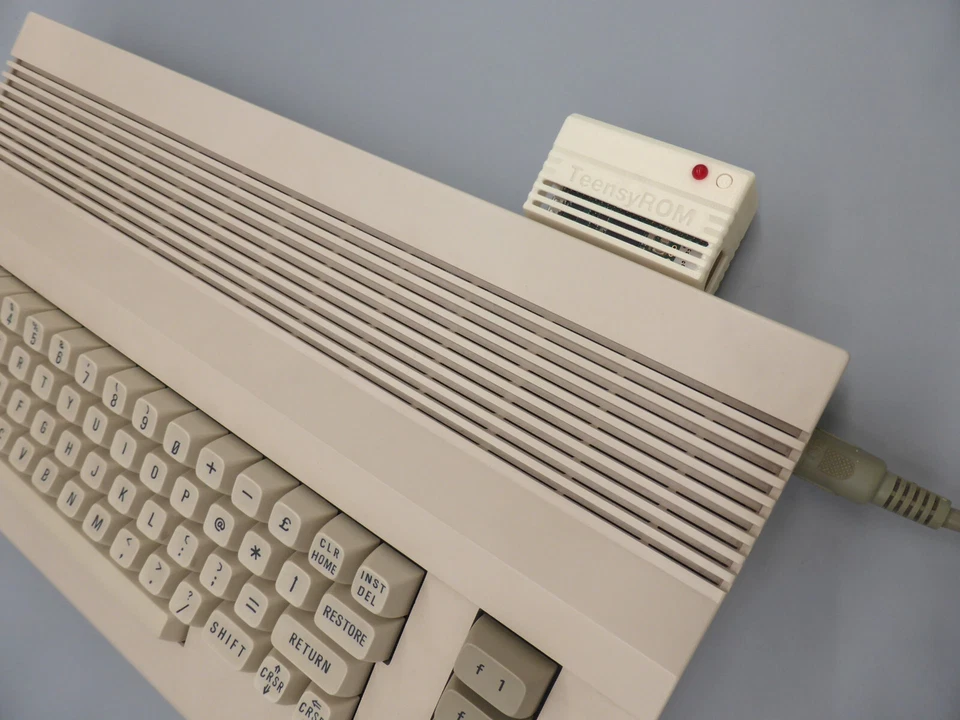 TeensyROM modulo a innesto / cartuccia per Commodore 64 / 128. Cassa - Immagine 2 di 4