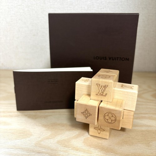 Louis Vuitton Le Pateki Wooden Cube Monograms Logos Puzzle Gift For VIP w/Box - Picture 2 of 12
