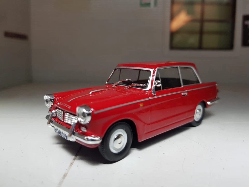 1:43 Triumph Herald 1966 Red 1200 Saloon NEW Cararama Oxford Diecast Scale Model - Image 4 of 4