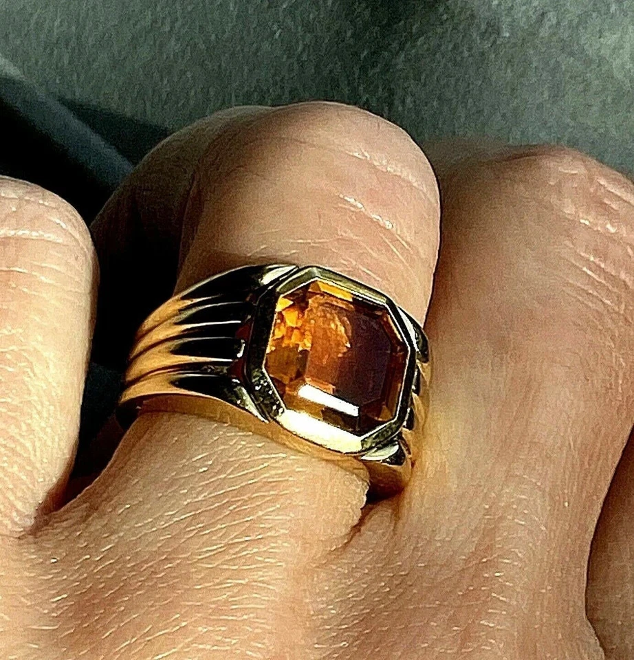 Anillo de boda para hombre de citrino creado en laboratorio corte Asscher de 1 quilate acabado en oro amarillo de 14 quilates Foto 2 de 2