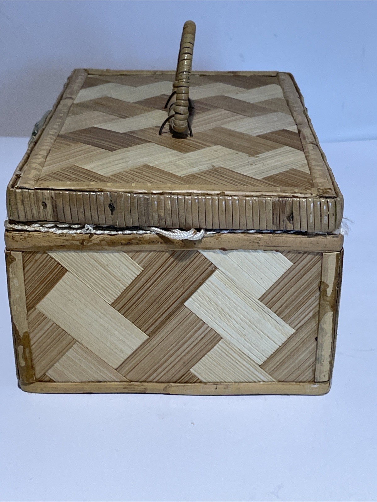 VTG Woven Wicker Sewing Box Storage Basket Hinged Lid Satin Lining 9X5X3.5"