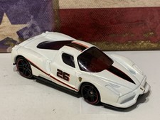 HOT WHEELS ENZO FERRARI. 2009 FERRARI 5 PACK. WHITE/BLACK/ LOOSE