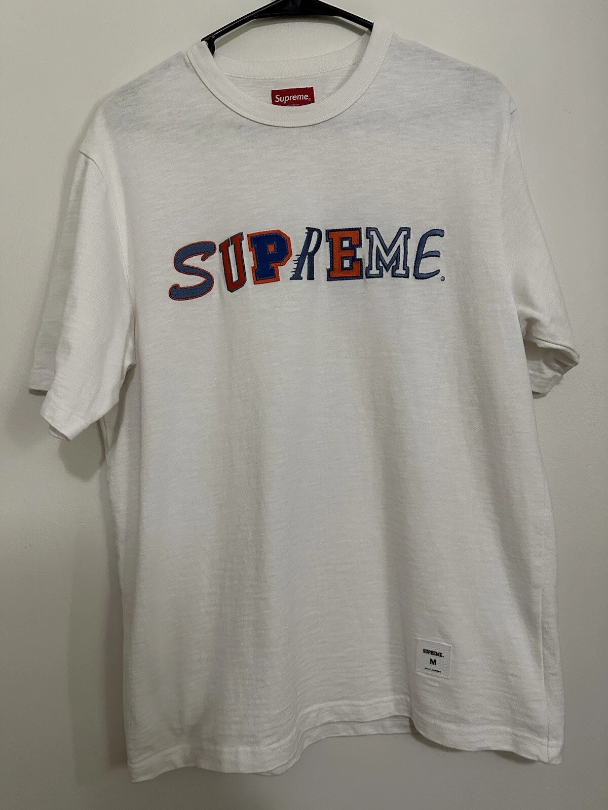 Thé logo Supreme Collage