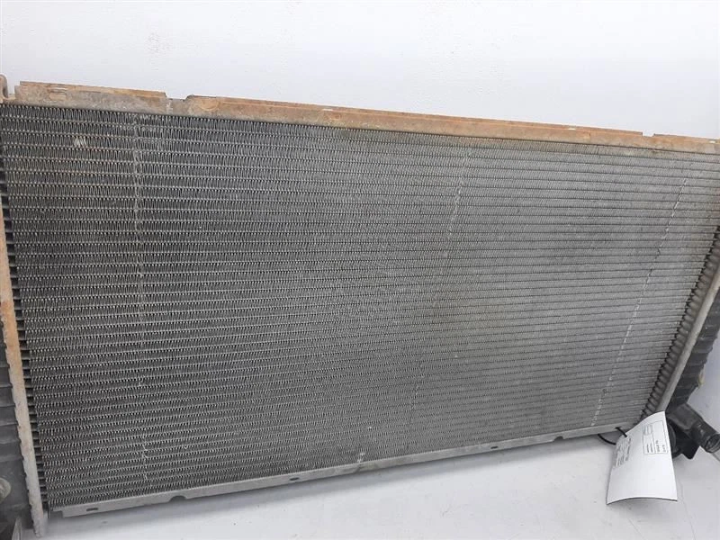 Радиатор 01-02 05-13 GMC Sierra 1500 22840117 - Изображение 4 из 4