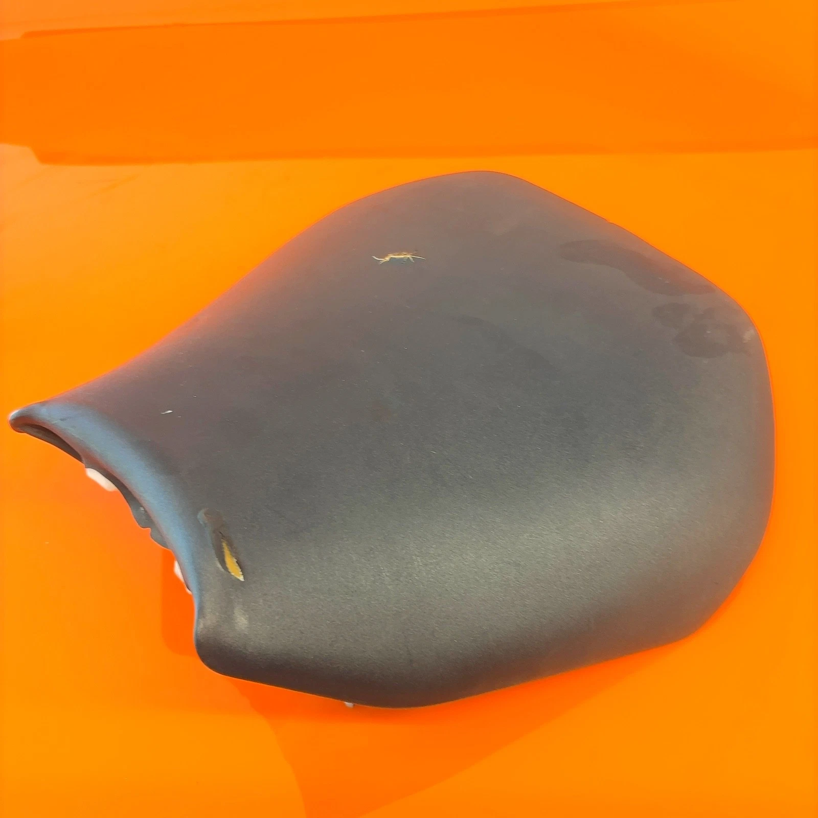 2004-2005 KAWASAKI NINJA ZX10R OEM FRONT DRIVERS SEAT PAD SADDLE PILLION