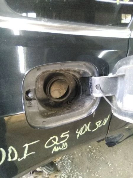 Audi Q5 2012 puerta de llenado de combustible Foto 3 de 4