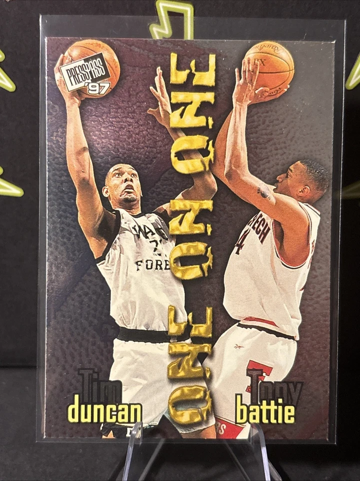 Tarjeta de novato Tim Duncan 1997 Tony Battie novato pase de prensa patio 1 en 1 Spurs RC Foto 2 de 3
