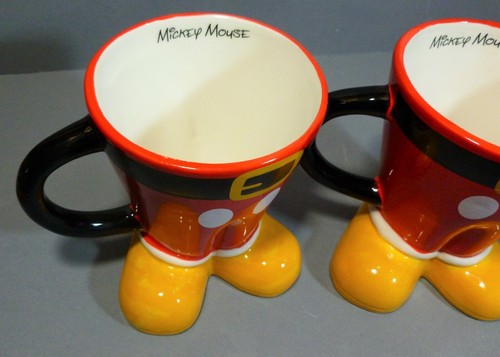 2 X DISNEY CHRISTMAS SIGNATURE MICKEY MOUSE SANTA FEET MUGS COFFEE MUGS - Picture 2 of 6