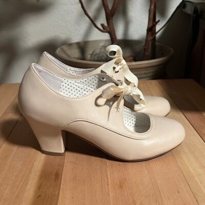 WIGGLE-32 Pin Up Couture. Size 7