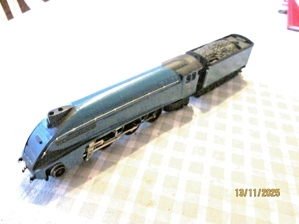 HORNBY DUBLO ?00 GAUGE 2 RAIL-4-6-2 A4  LOCO & TENDER--SIR MURROUGH WILSON-UNBOX - Image 2 of 4