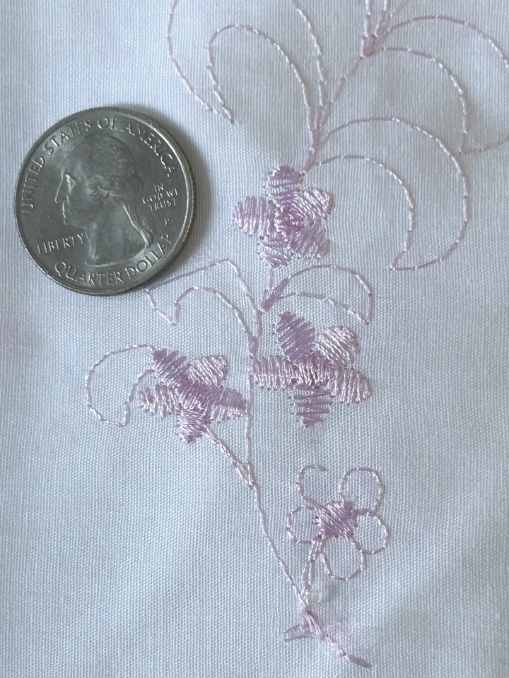 Tela Floral Bordada Tafetán Blanco Rosa 74" x 56" Foto 3 de 4