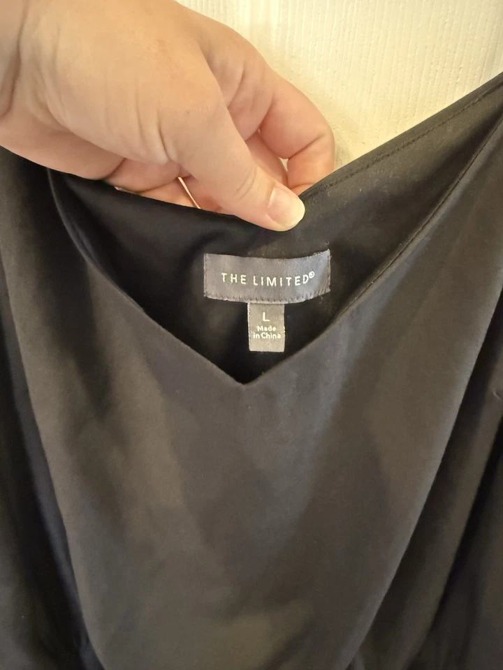 Mono negro The Limited para mujer talla grande cremallera trasera cuello en V liso de una pieza Foto 2 de 4