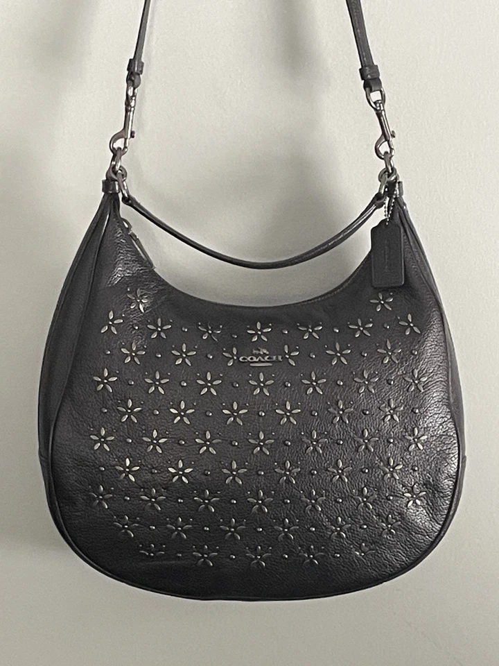 Bolso Hobo Convertible COACH con Remaches Pradera Cuero Negro/Herrajes Gunmetal Foto 4 de 4