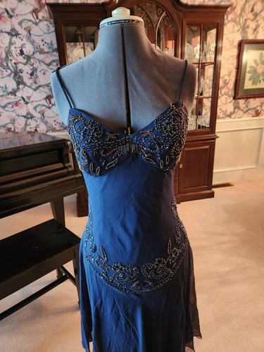Xscape party dress w/scarf ,size 4,navy,beaded, EUC length 31,bust 36,waist 28 - Picture 2 of 12