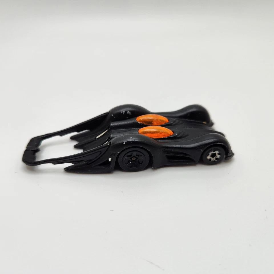 Hot Wheels Batmobile S04 DC Comics 1:64 - Image 3 of 4