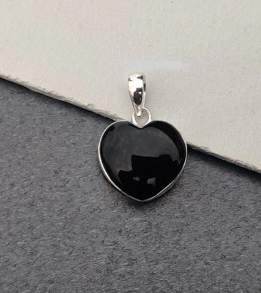 Colgante de piedras preciosas de corazón de ónix negro de plata de ley 925 hecho a mano joyería Foto 3 de 4