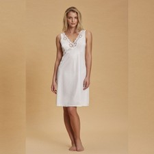 Sottoveste Donna Andra 84 Spalla Larga e Dettagli in Pizzo