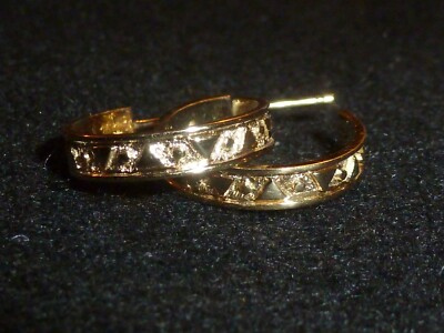14K MASSIVE GELBGOLD AUSGEFALLENE DREIECK MUSTER C-CREOLEN OHRSTECKER