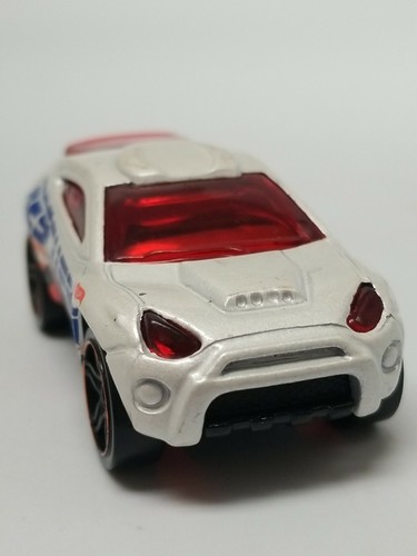 Toyota RSC Rapid Response 2013 HW City Works hot wheels 52930 - Picture 9 of 12