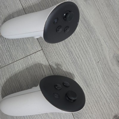 Controllers For Meta Quest 3/3S/2 - LEFT AND RIGHT -  Good Condition