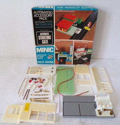 TRI-ANG MINIC AUTOBAHNEN CAR-PLAY M/1812 AUTOMATIC START GATE TOP BOXED