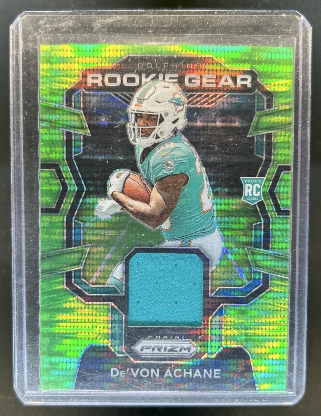 De'Von Achane Panini Prizm Rookie Gear #RGDA Neon Green Pulsar