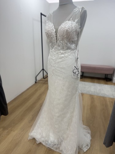 Nicole Milano Aurora Collection White Wedding Dress Size 14 - Picture 2 of 20