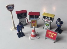 Vintage Lesney Matchbox Diecast Petrol Pumps & Other Accessories (Bundle)