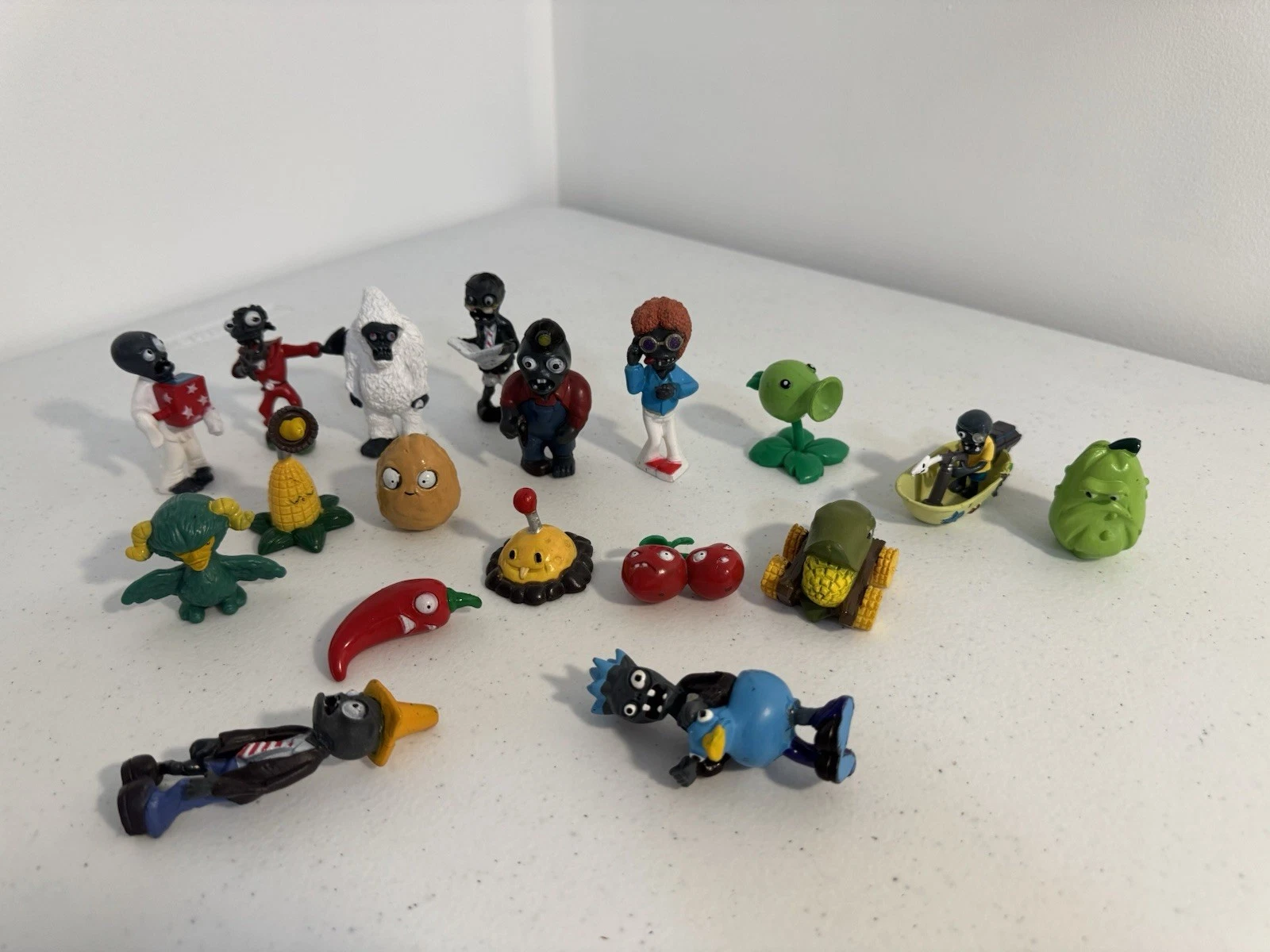 Plants vs. Zombies Lot of 18 PVC