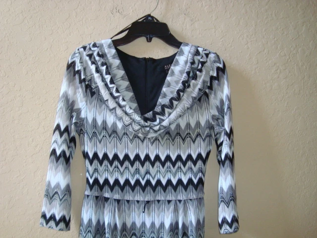 Vestido tejido Alex Marie nuevo con etiquetas para mujer Petite Carnaby St ZigZag negro marfil gris 6P Foto 3 de 4