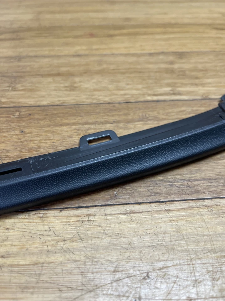 Protector de cenefa labio alerón delantero Volkswagen GTI 2015-2017 5GM805903 OEM original Foto 4 de 4