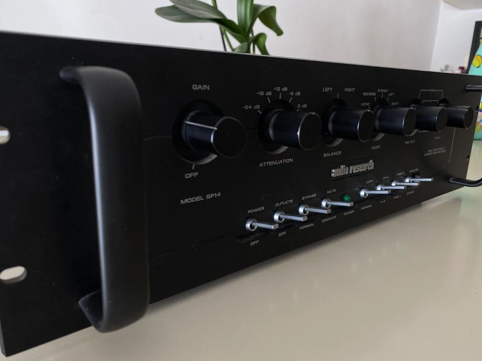preamplificatore Audio Research SP14 - Immagine 2 di 4