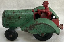 Hubley Arcade Cast Iron Toy Oliver Farm Tractor w/ Driver Rubber Wheels 5 1/4"