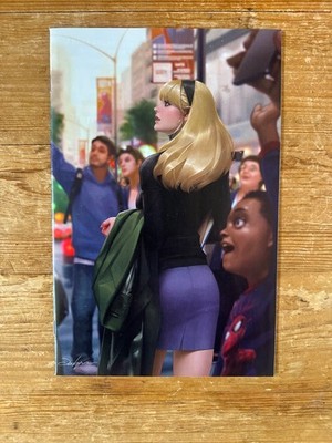 GWEN STACY #1   1/200 VIRGIN VARIANT JEE HYUNG LEE   SPIDER-MAN  NM !!!
