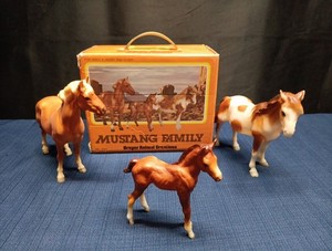 Breyer Animal Creations Horse Classic Vintage Mustang Family #3065 Very Nice